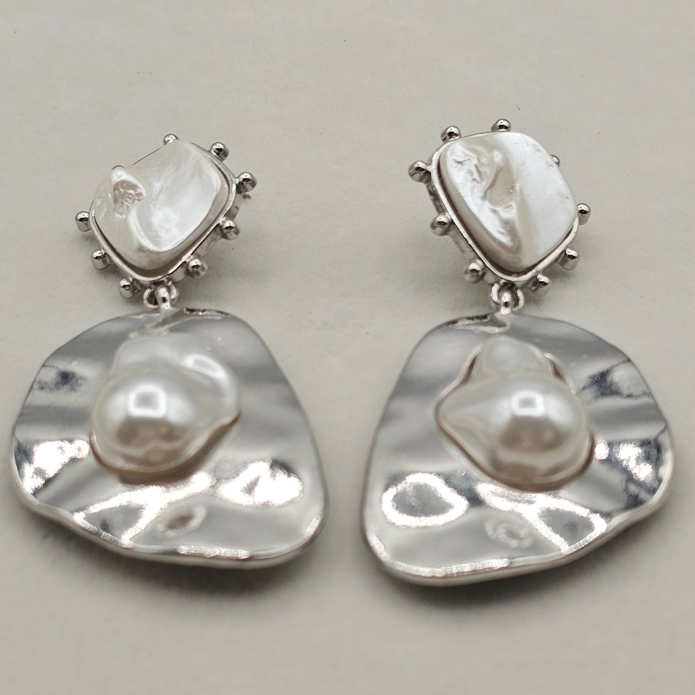 Silver Tone Earrings Baroque Simulated Pearl Hammered Metal Drop Modern - Picture 2 of 14